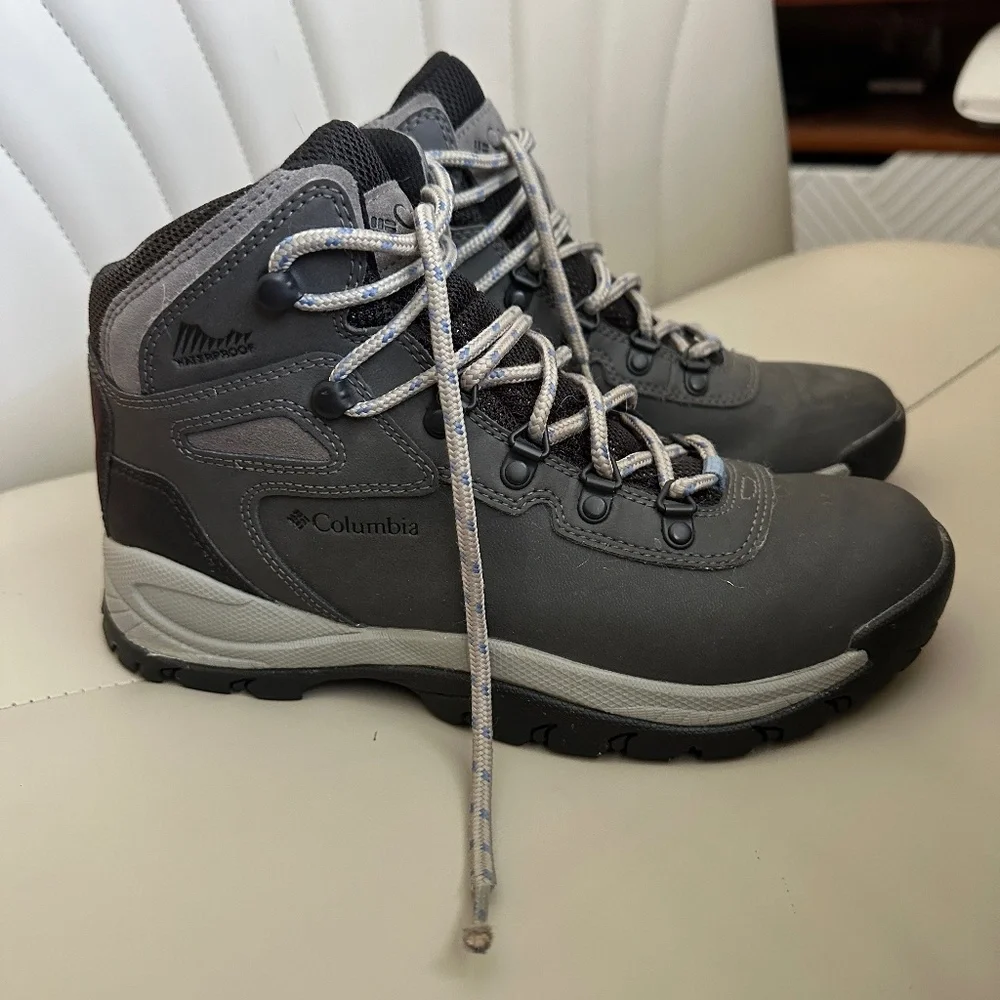 Columbia Women's Hiking Boots 9 - Picture 1 of 10